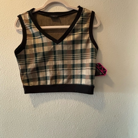 Plaid V-Neck Tank Top - Picture 2 of 4